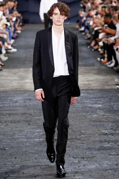 Look 25